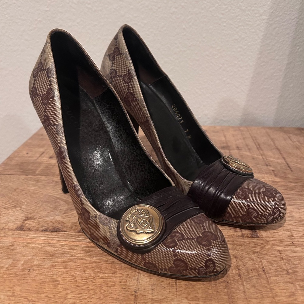 GUCCI Beige/Ebony GG Crystal Hysteria Pumps Size 7B